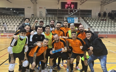 Celebració de l'equip després d'aconseguir la victòria contra l'Eixample | Cedida